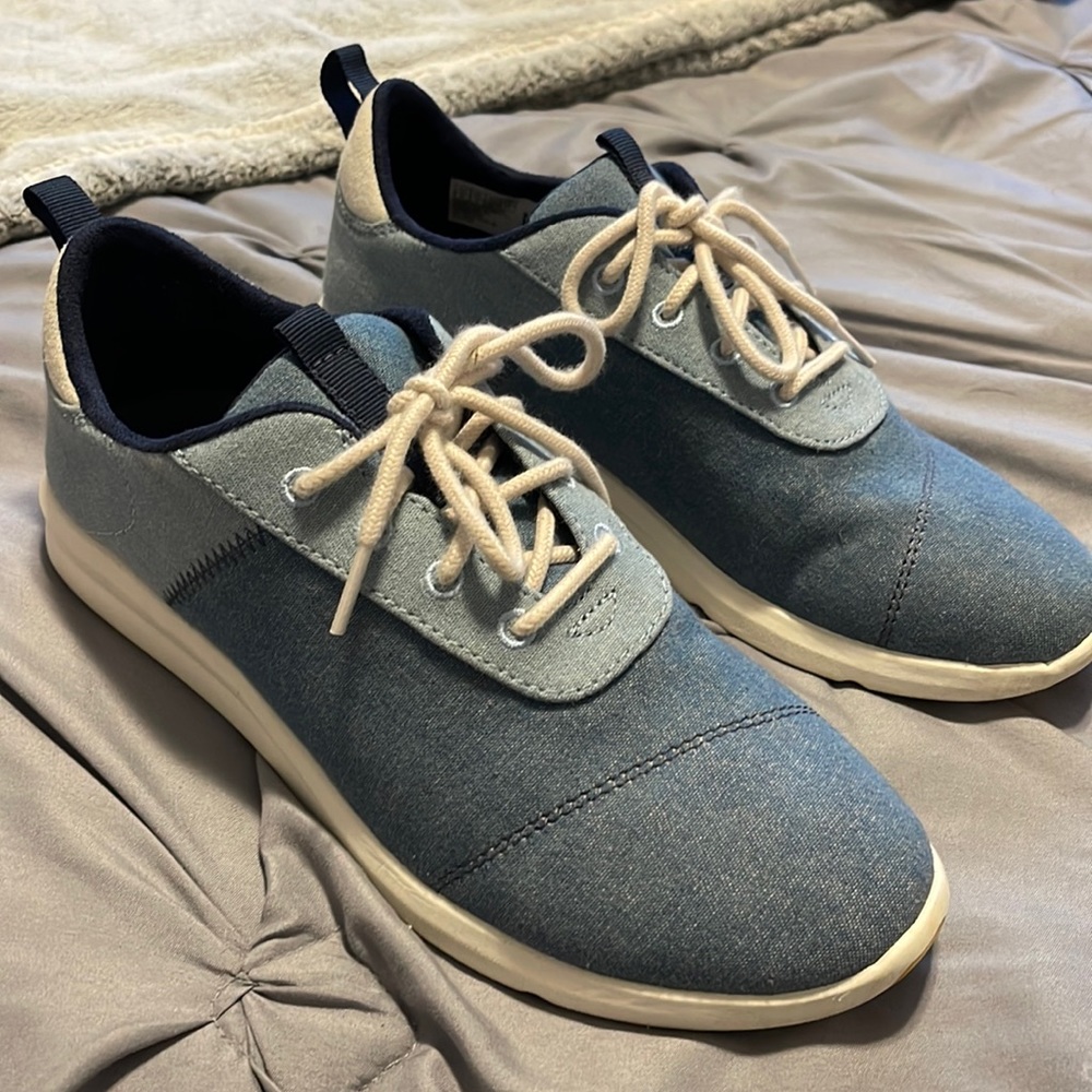 Tom’s sneakers